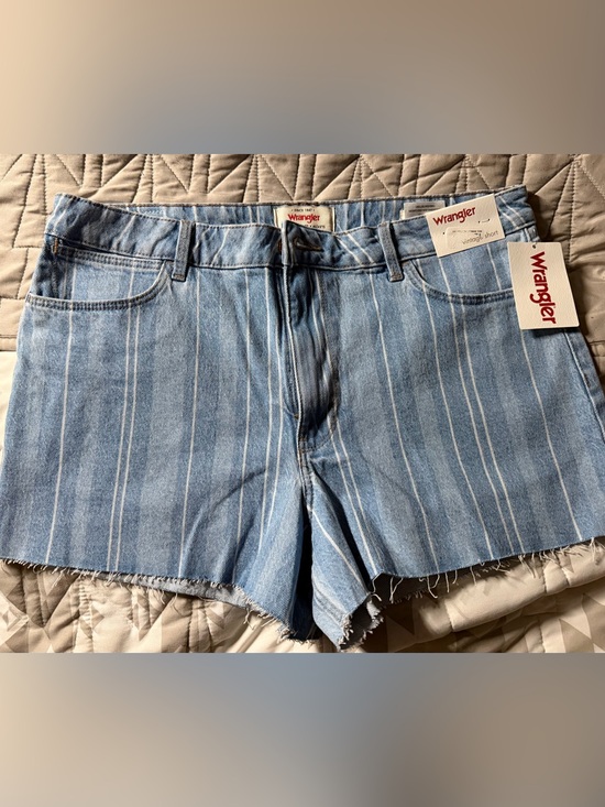Wrangler Pants - NEW Women’s Wrangler 12/31 Shorts